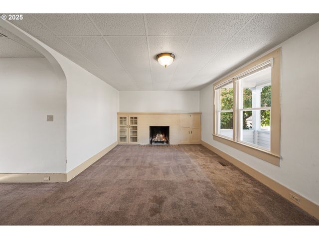 411 4TH St, Oregon City, OR 97045