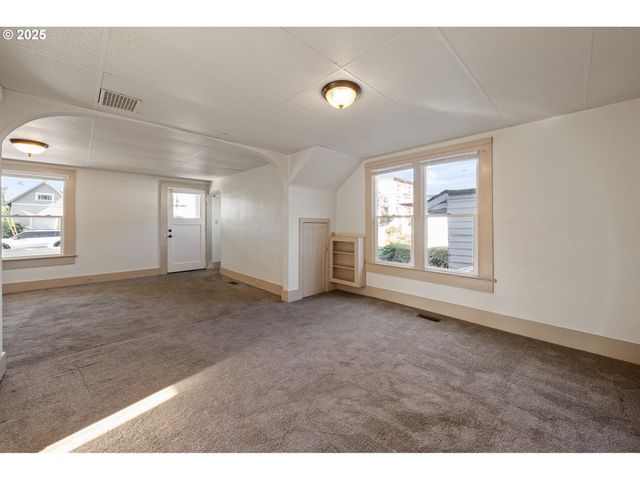 411 4TH St, Oregon City, OR 97045