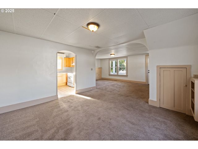 411 4TH St, Oregon City, OR 97045