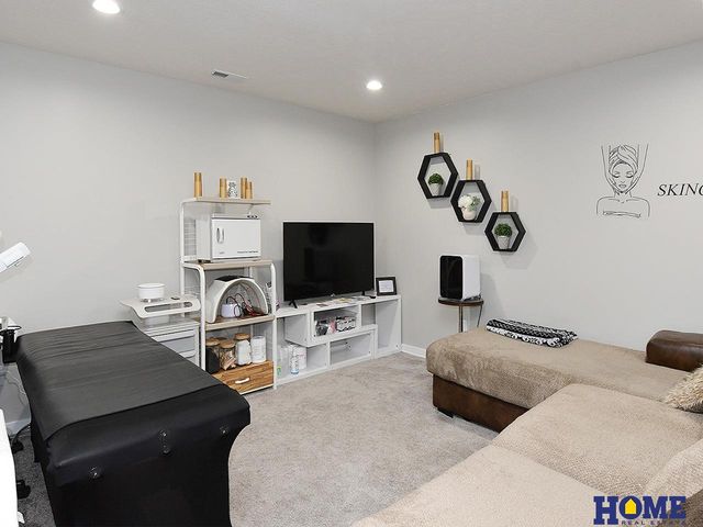 5061 W Amarillo Drive, Lincoln, NE 68528