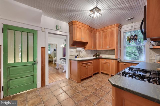 9 ROSELLE AVE, Lancaster, PA 17603