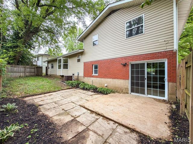 216 Laurel Drive, Fairview Heights, IL 62208