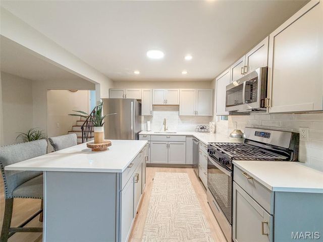 216 Laurel Drive, Fairview Heights, IL 62208