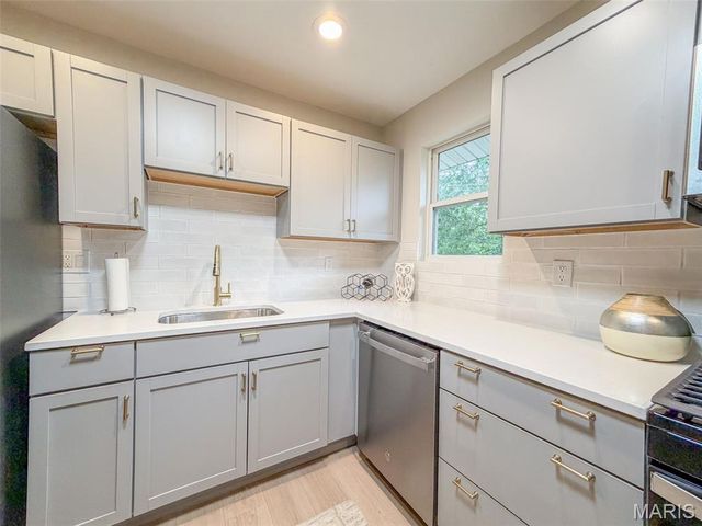216 Laurel Drive, Fairview Heights, IL 62208