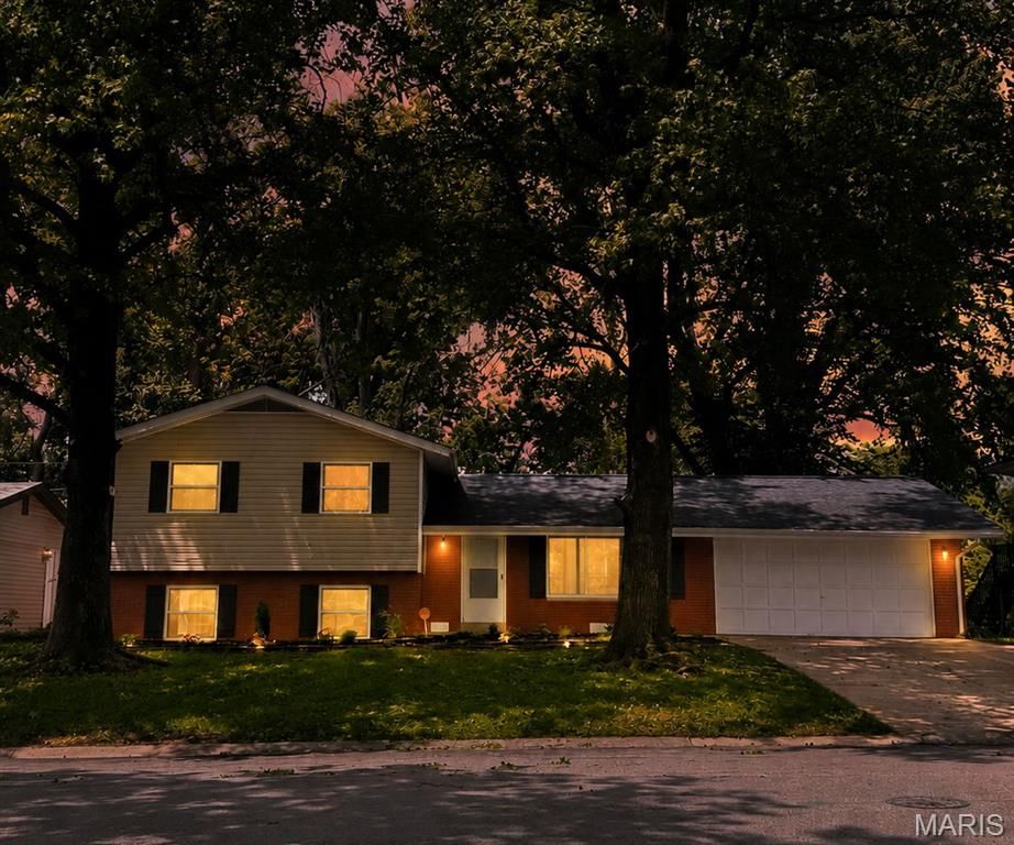 216 Laurel Drive, Fairview Heights, IL 62208