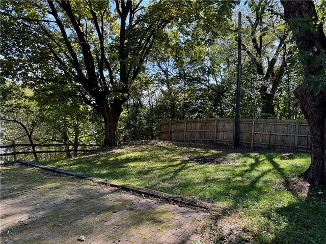 532 N Elm Street, City Of But Ne, PA 16001