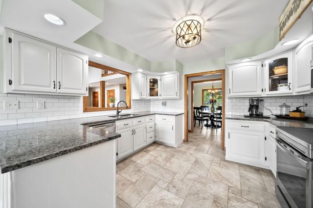 18 Hillgate Road, Johnstown, OH 43031