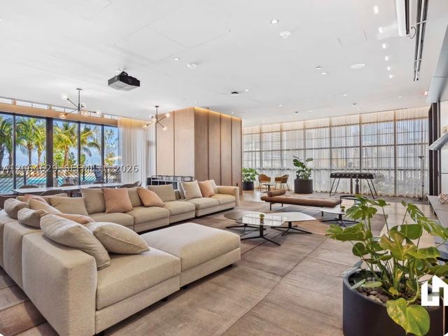 159 NE 6th St 3506, Miami, FL 33132