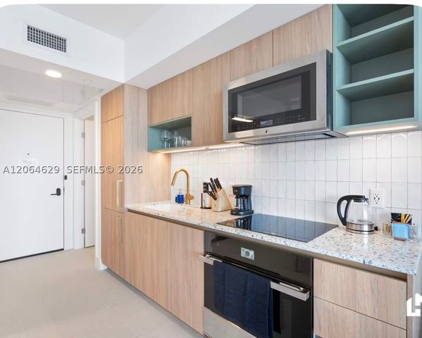 159 NE 6th St 3506, Miami, FL 33132
