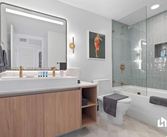 159 NE 6th St 3506, Miami, FL 33132