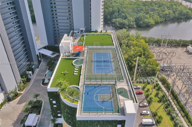 16385 Biscayne Blvd 2302, North Miami Beach, FL 33160