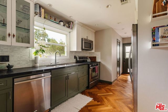 2380 Lake View Avenue, Los Angeles, CA 90039