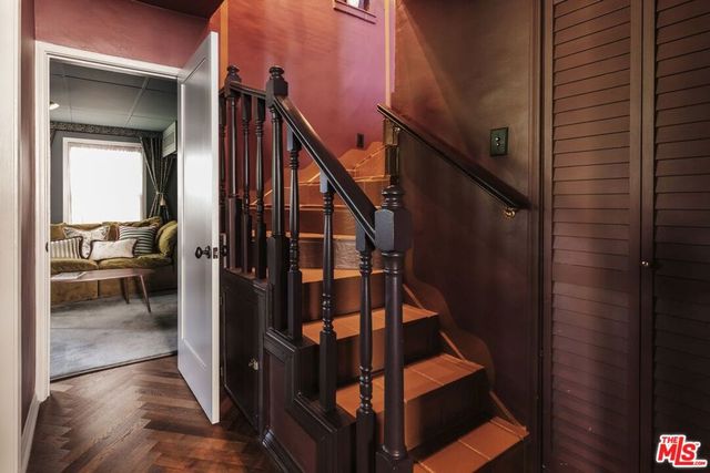 2380 Lake View Avenue, Los Angeles, CA 90039