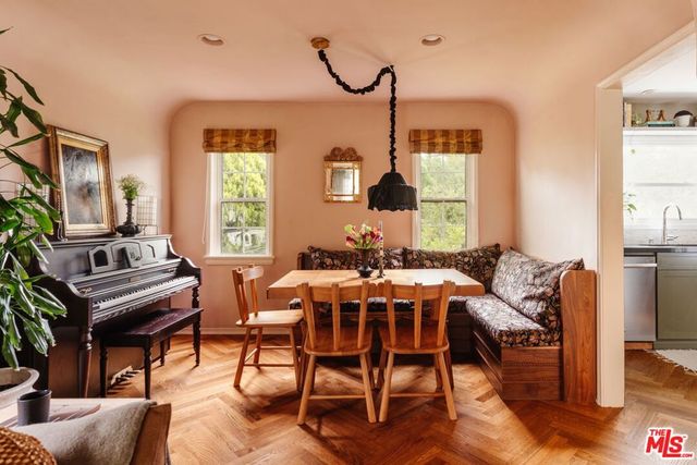 2380 Lake View Avenue, Los Angeles, CA 90039