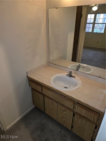 1100 Tollis Pky 202, Broadview Heights, OH 44147