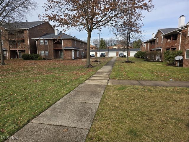 1100 Tollis Pky 202, Broadview Heights, OH 44147