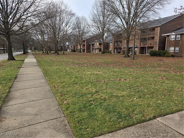 1100 Tollis Pky 202, Broadview Heights, OH 44147