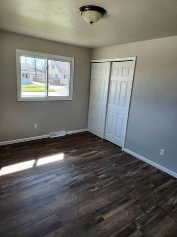 319 S MIDPARK DRIVE, Appleton, WI 54915