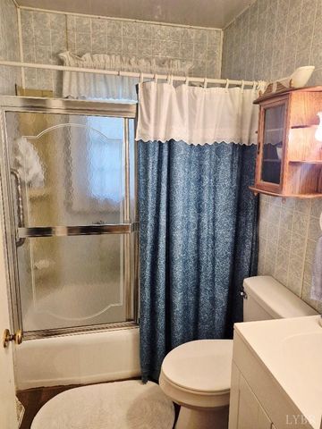 205 Hardtimes Road, Farmville, VA 23901