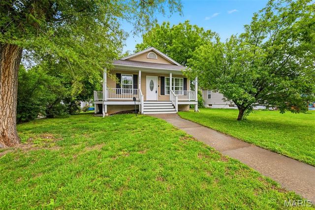 1904 N 5th Street, St Charles, MO 63301
