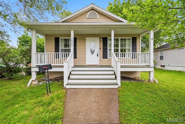 1904 N 5th Street, St Charles, MO 63301