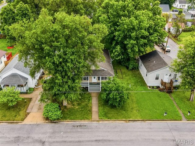 1904 N 5th Street, St Charles, MO 63301