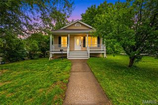1904 N 5th Street, St Charles, MO 63301