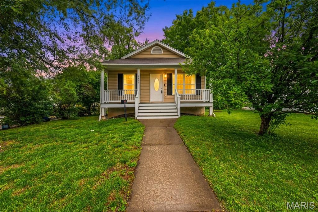 1904 N 5th Street, St Charles, MO 63301
