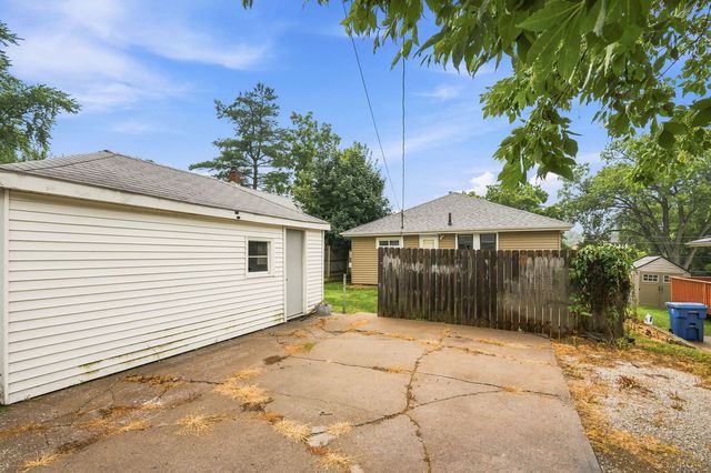 2106 5th Street, East Moline, IL 61244