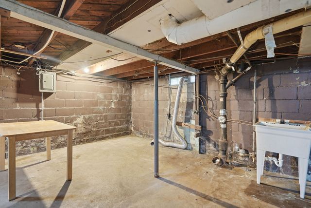 2106 5th Street, East Moline, IL 61244