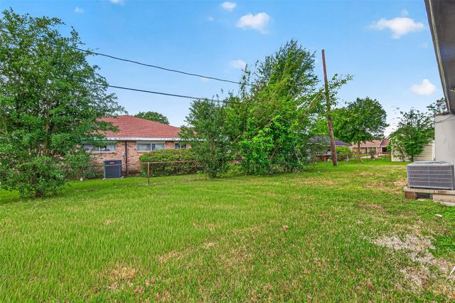 8666 Candy Street, Houston, TX 77029
