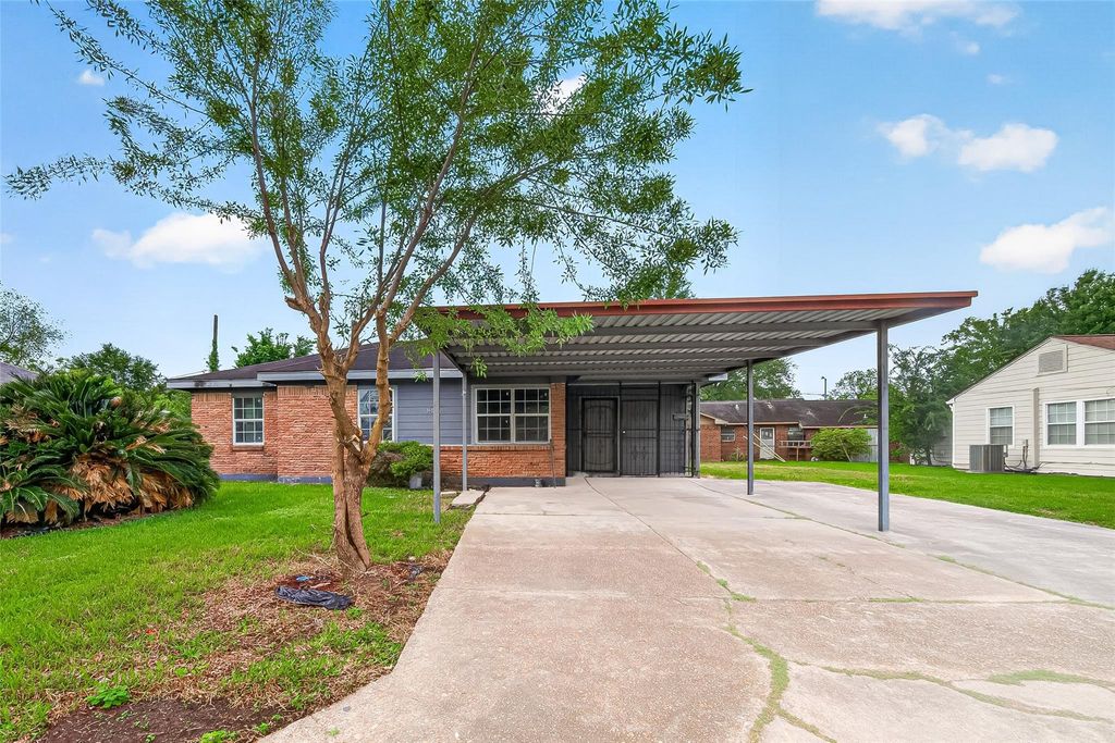 8666 Candy Street, Houston, TX 77029