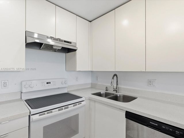 1817 S Ocean Dr 918, Hallandale Beach, FL 33009