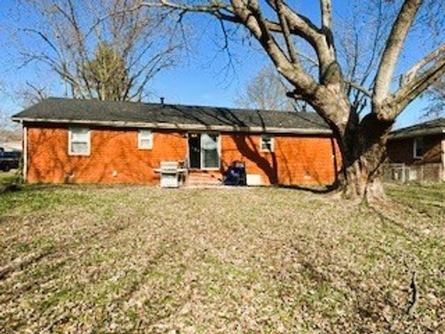 301 Linda Dr, Hopkinsville, KY 42240