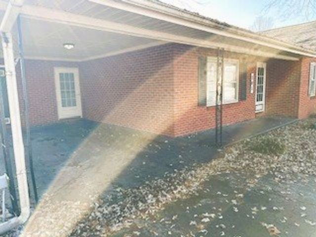 301 Linda Dr, Hopkinsville, KY 42240