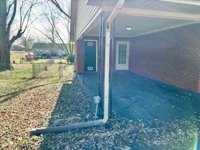 301 Linda Dr, Hopkinsville, KY 42240