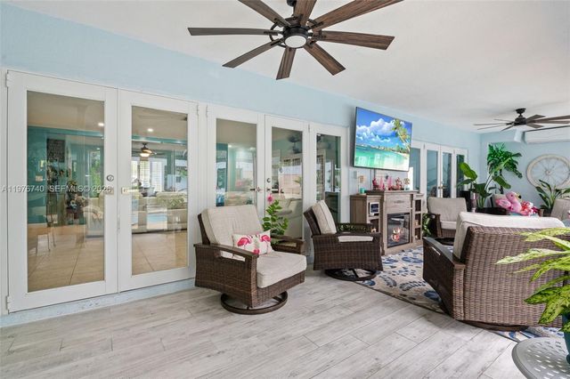 9838 SW 94th Ter, Miami, FL 33176