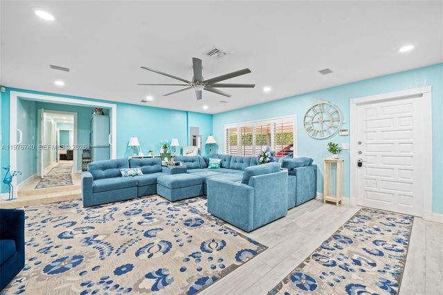 9838 SW 94th Ter, Miami, FL 33176