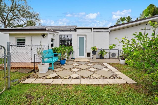 9838 SW 94th Ter, Miami, FL 33176