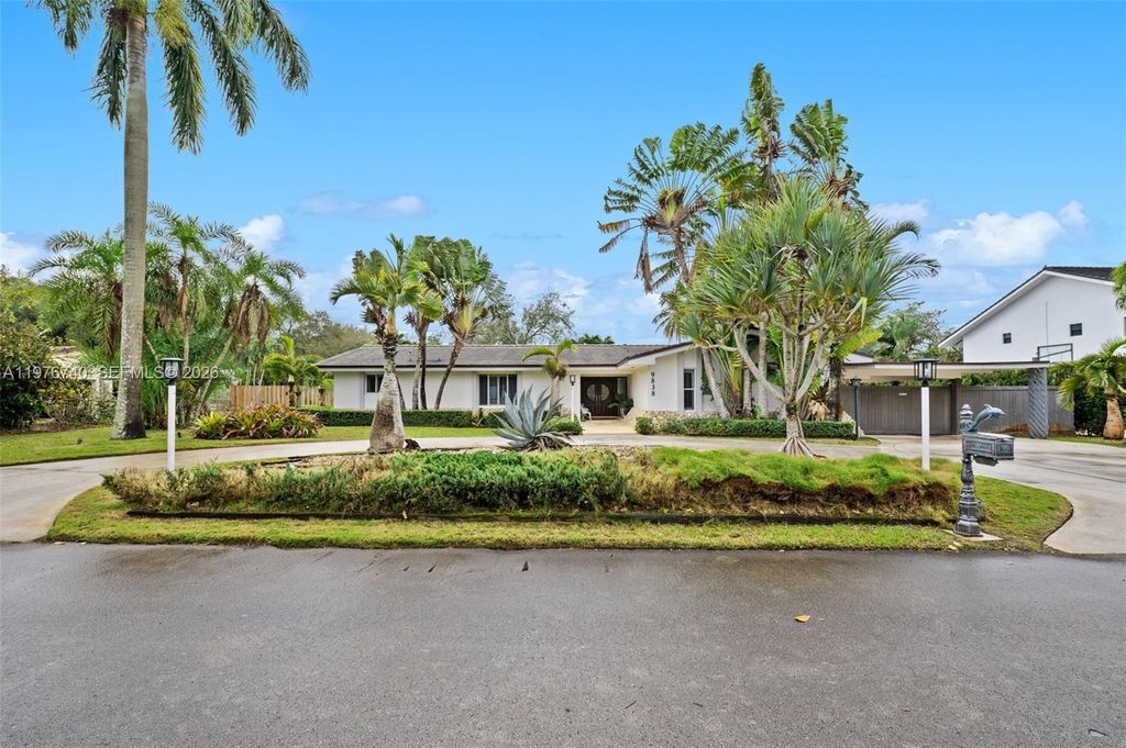 9838 SW 94th Ter, Miami, FL 33176