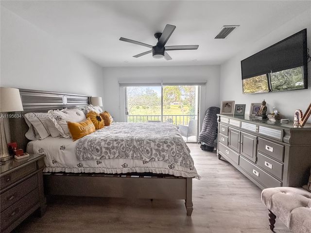 19100 Bobolink Dr, Hialeah, FL 33015