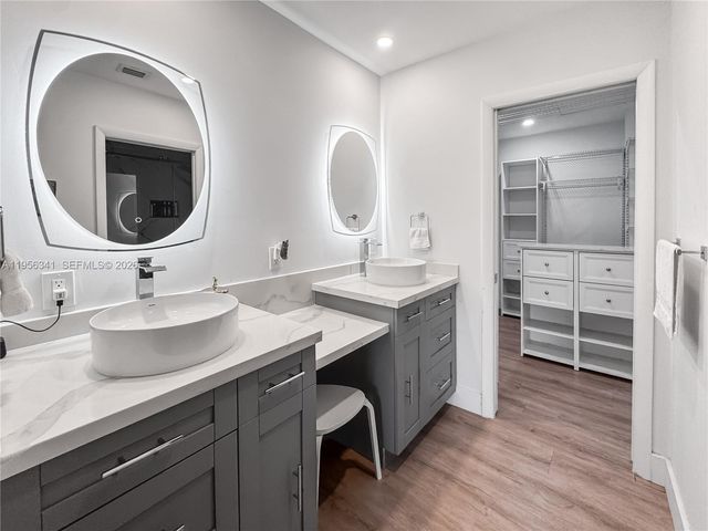 19100 Bobolink Dr, Hialeah, FL 33015