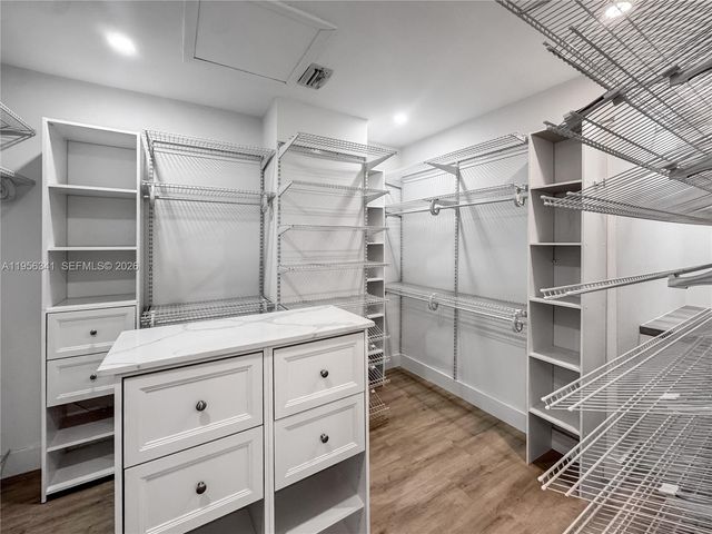 19100 Bobolink Dr, Hialeah, FL 33015