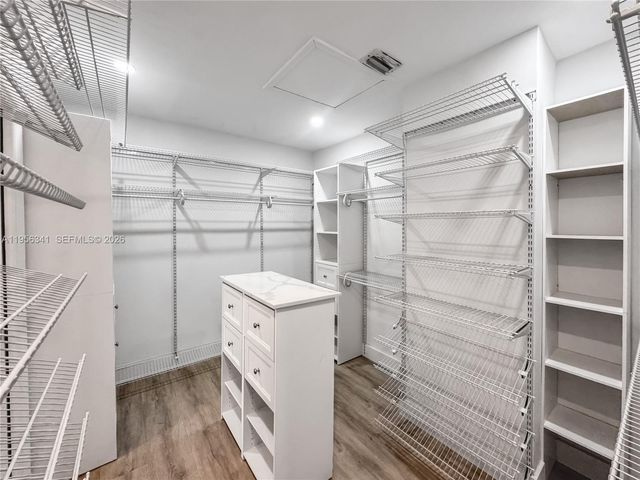 19100 Bobolink Dr, Hialeah, FL 33015