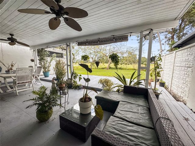 19100 Bobolink Dr, Hialeah, FL 33015