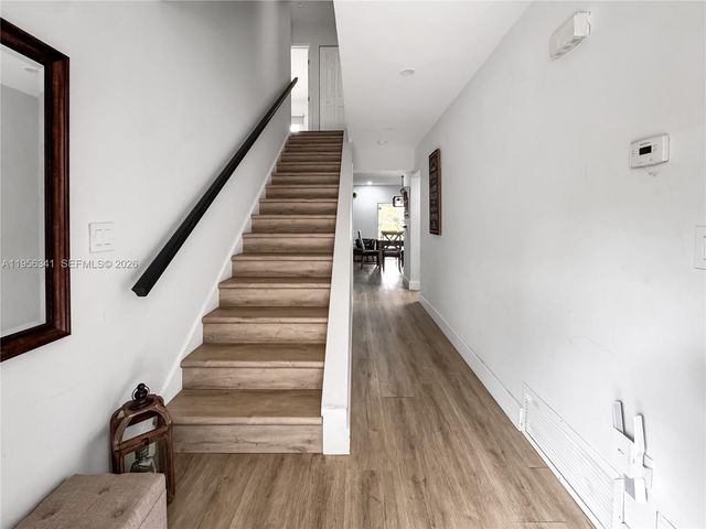 19100 Bobolink Dr, Hialeah, FL 33015