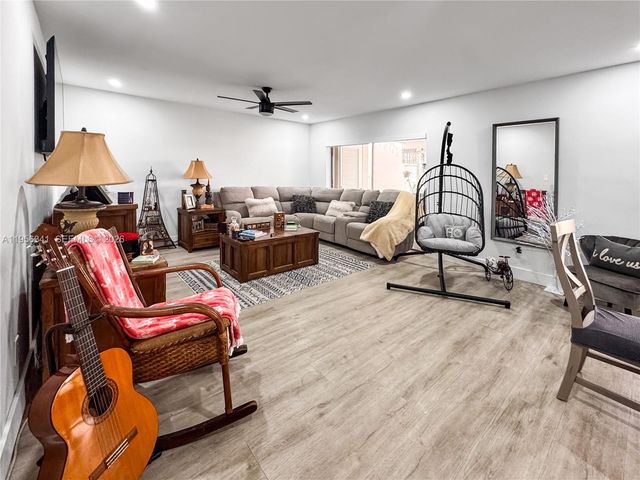 19100 Bobolink Dr, Hialeah, FL 33015