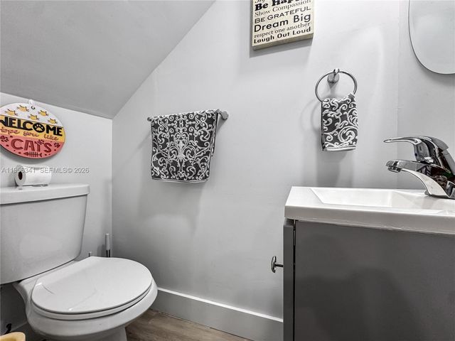 19100 Bobolink Dr, Hialeah, FL 33015