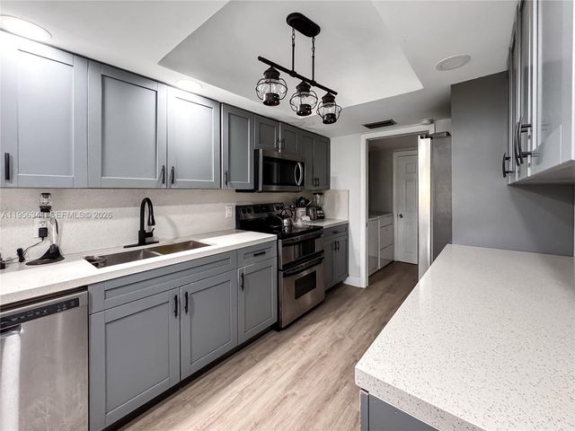 19100 Bobolink Dr, Hialeah, FL 33015