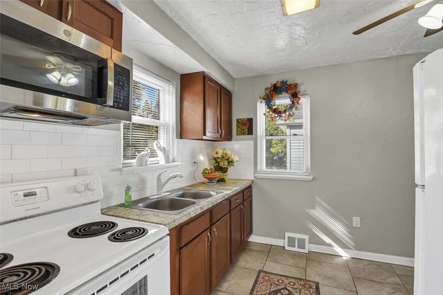 640 E 261st Street, Euclid, OH 44132